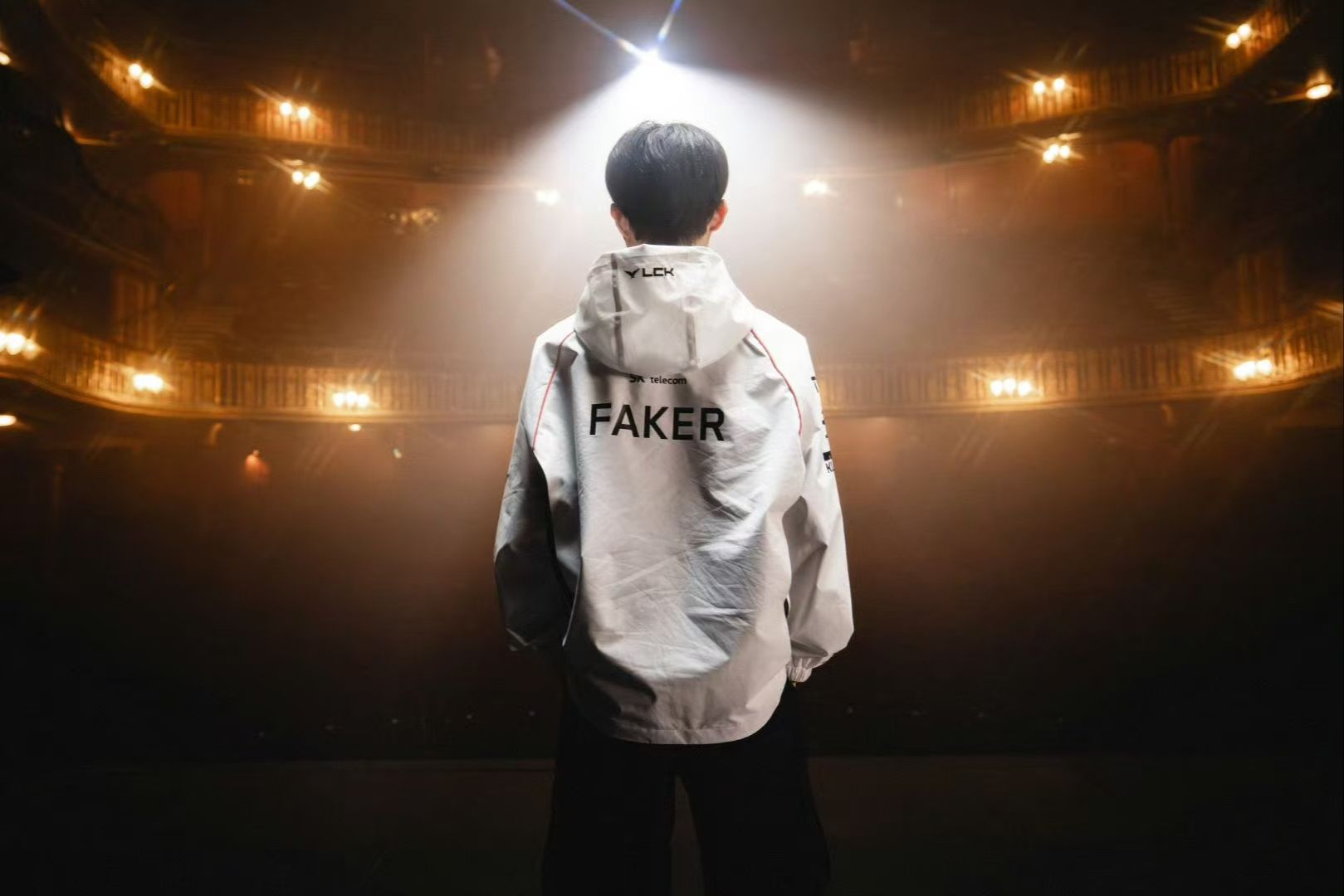 这太不科学了！ Puff 被踢出局，节奏失控。老贼和炮台爆炸，皇家蓝队率先拿到赛点