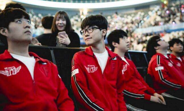 FaZe以2：0战胜NAVI，晋级2025年BLAST Open Fall lan 阶段